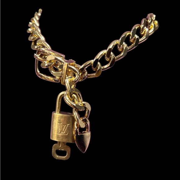 Louis Vuitton #310 Lock & Key on unbranded Gold Buckle Chain Necklace - Picture 4 of 8